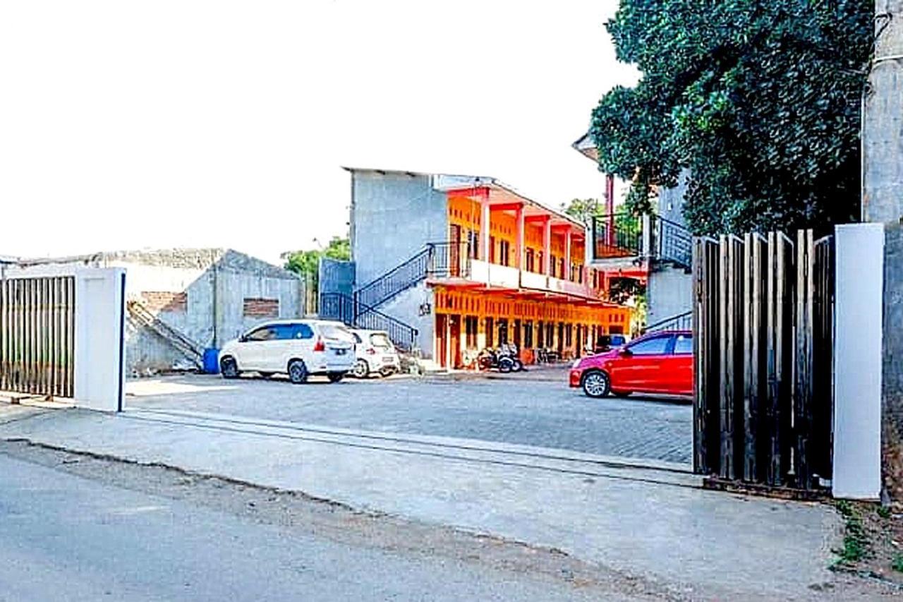 Oyo 91476 Srikaya Hotel 3 Pekalongan Esterno foto